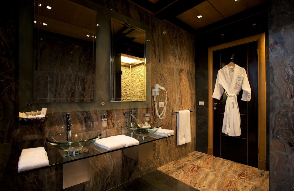 Lahoya Beirut Hotel 32/34