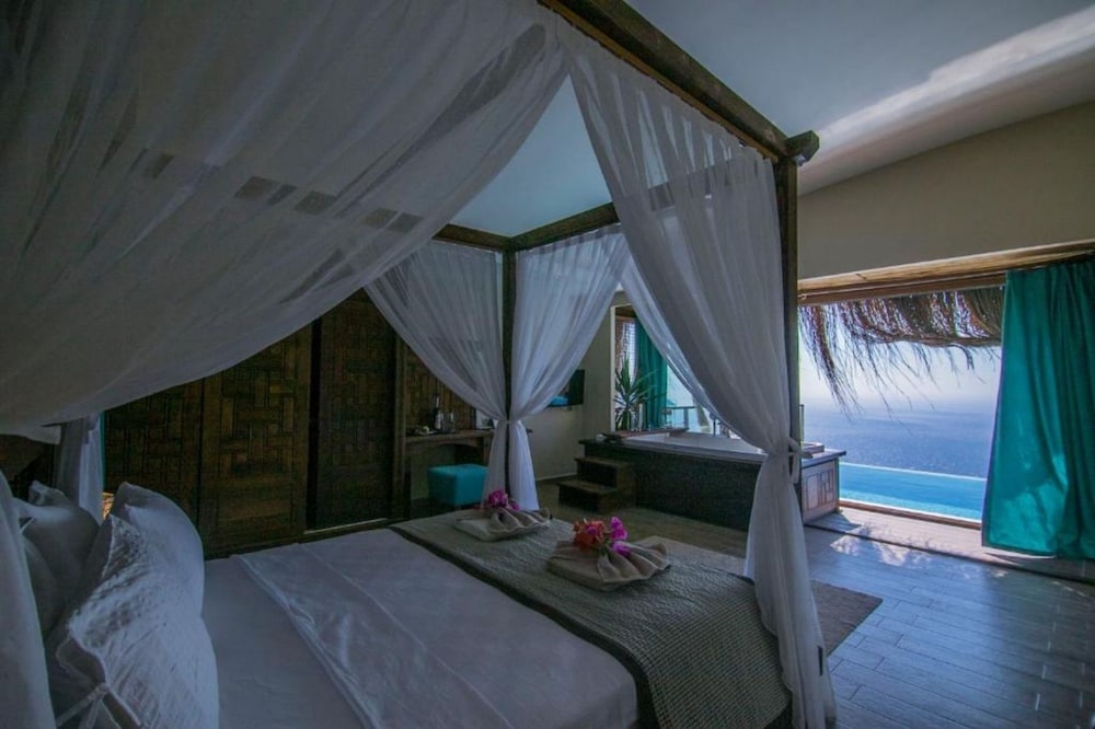 SUITE, SEA VIEW