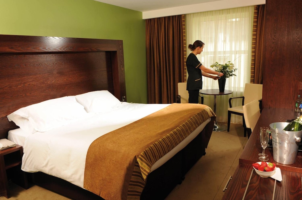 Treacys Hotel Enniscorthy 26/63