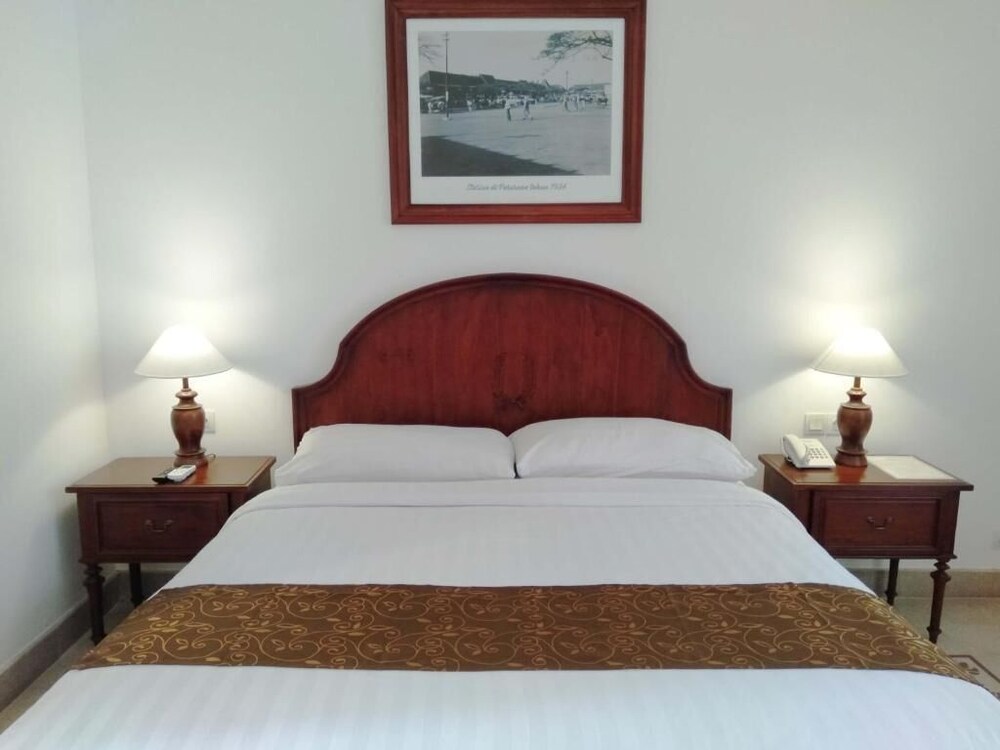 Daroessalam Hotel 8/49