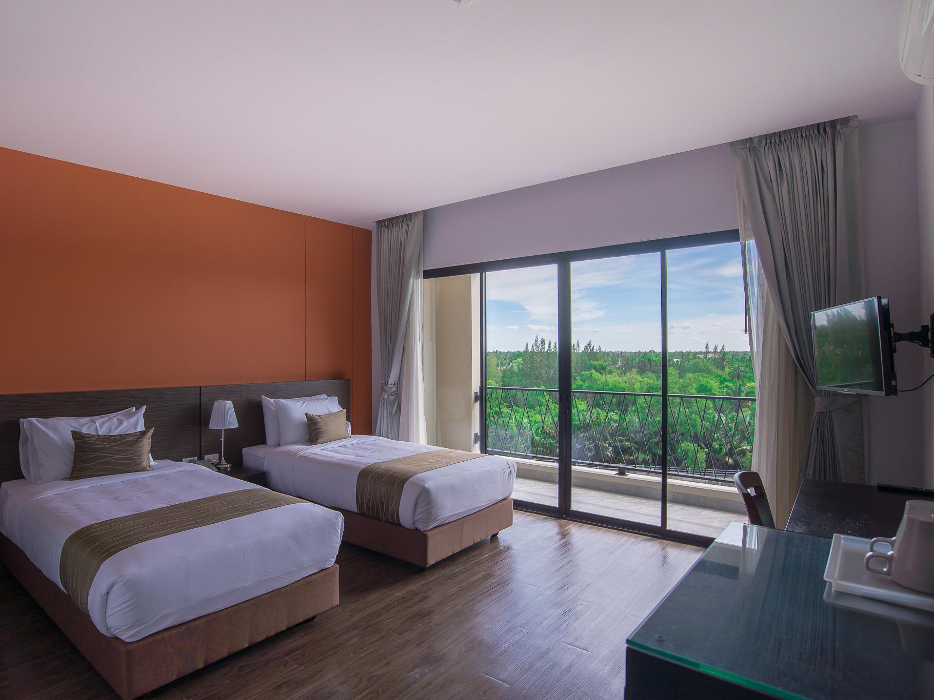 Room, 2 Beds, River View