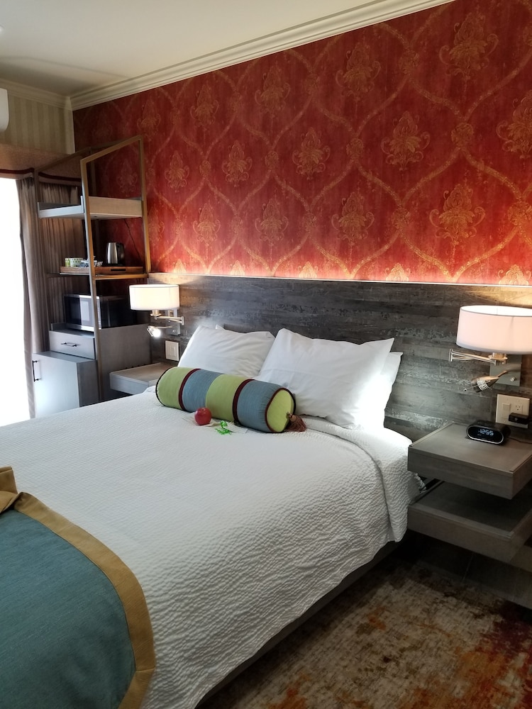 Premium, King Bed