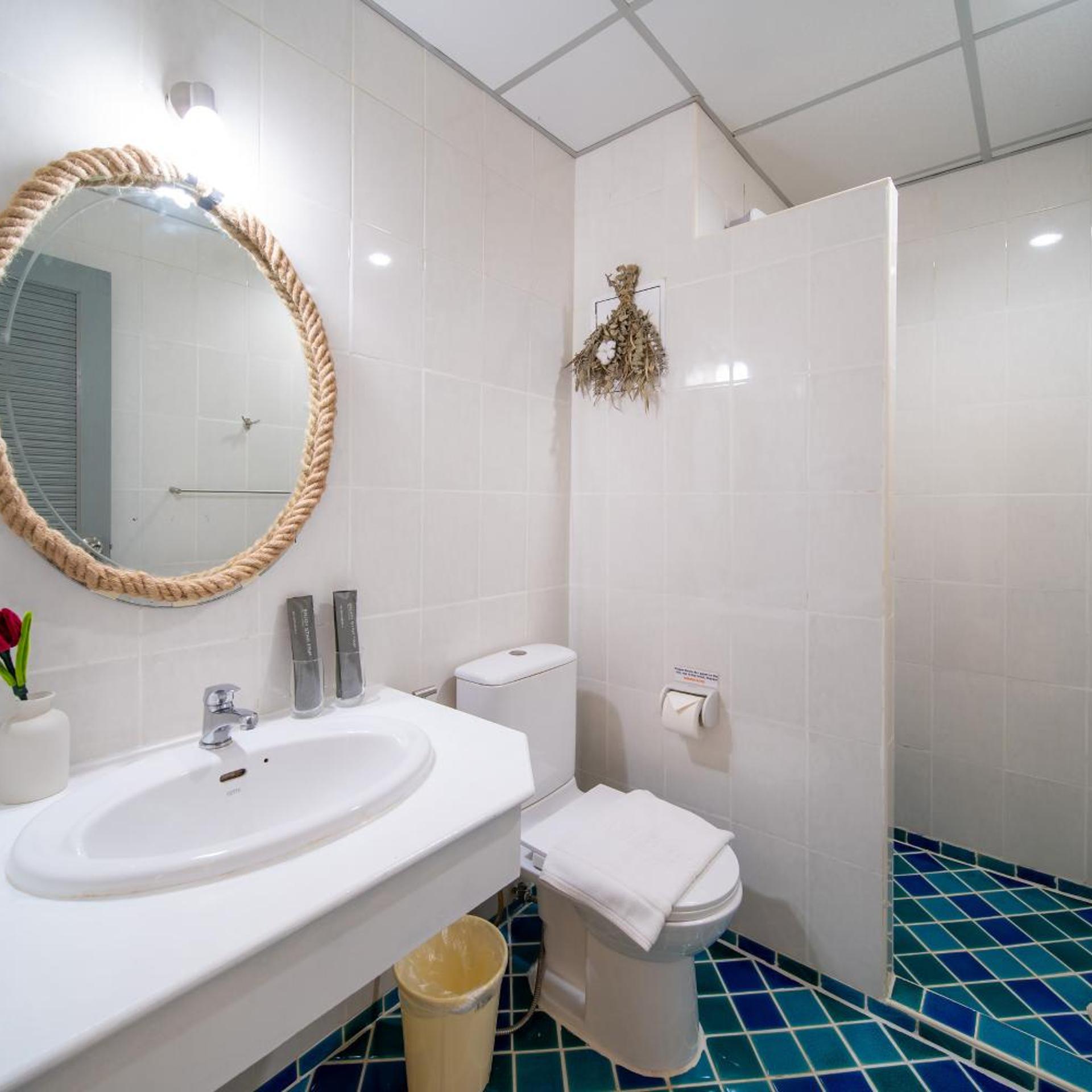 Patong Beach Side Hotel 47/50