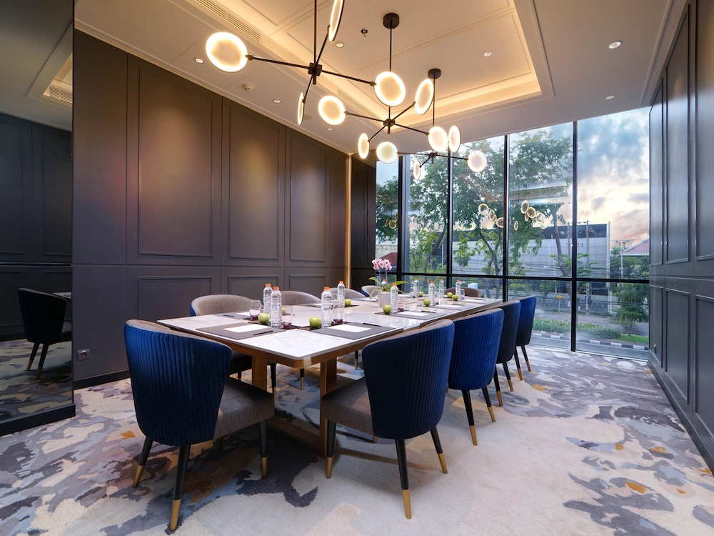 Mercure Surabaya Manyar (ex Everbright Hotel) 31/32