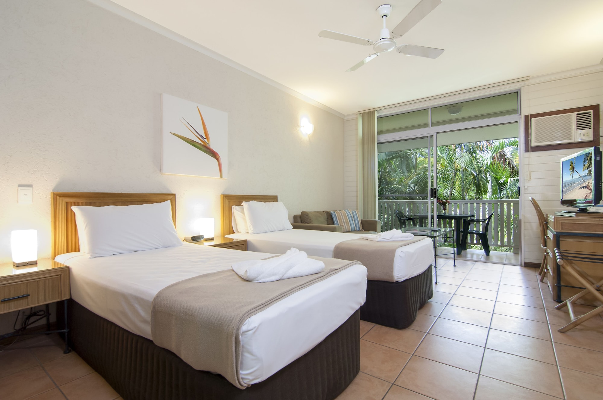 STUDIO, APARTMENT, TWIN BEDS, POOL VIEW