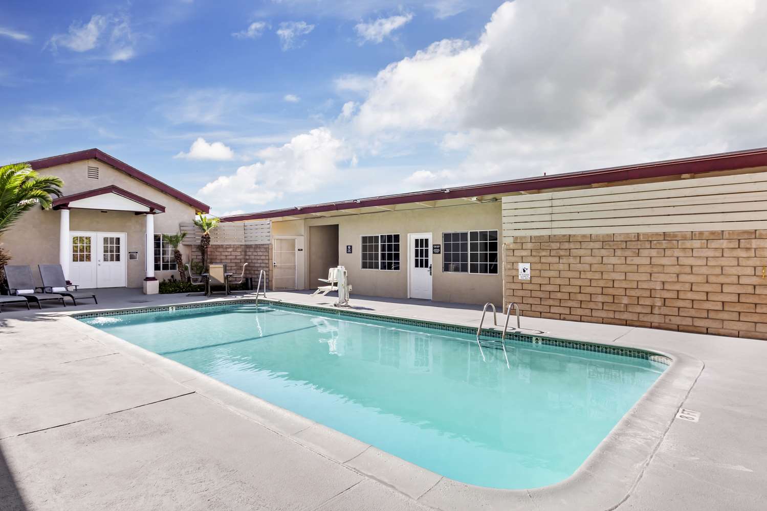Best Western China Lake Inn 20/24