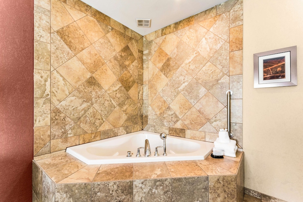 Hampton Inn Derby Wichita Southeast 22/42