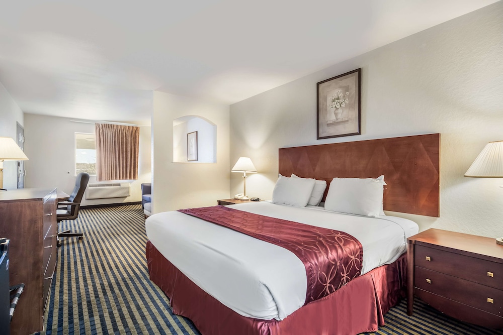 ROOM, KING BED, SMOKING