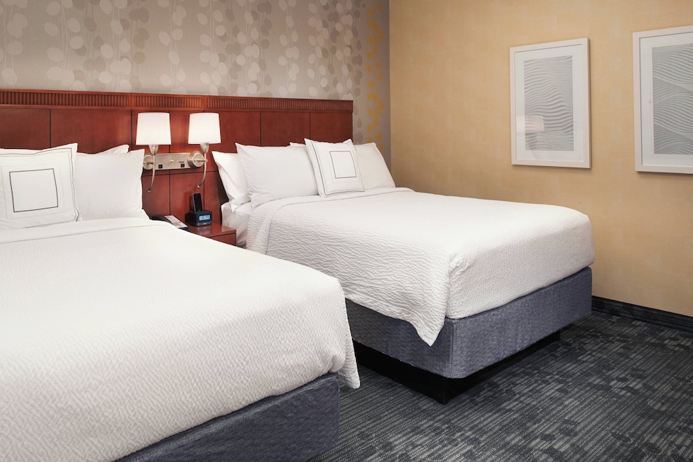 Room at Courtyard by Marriott Chicago Deerfield, DEERFIELD - IL