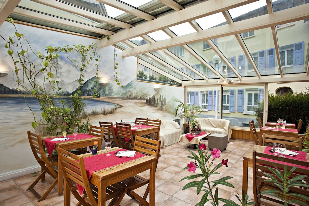 restaurant cafeteria
