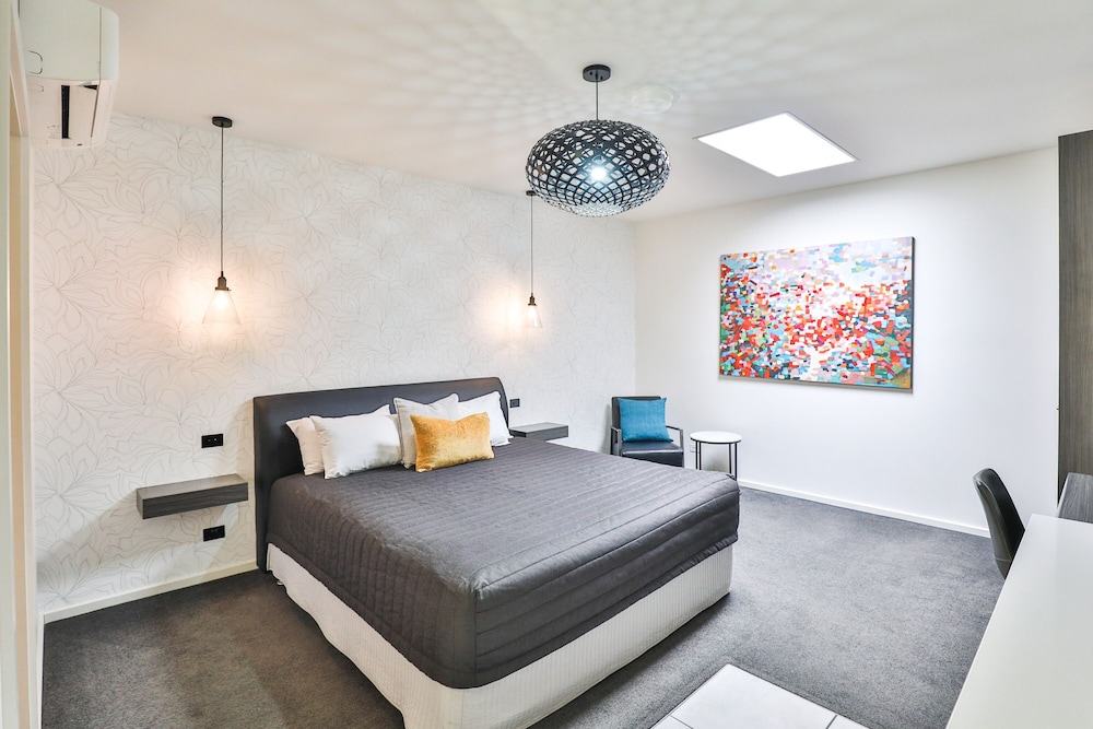 Indulge CBD Apartments 9/50