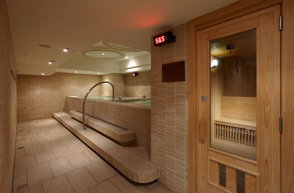 S Aura Hotel 25/50