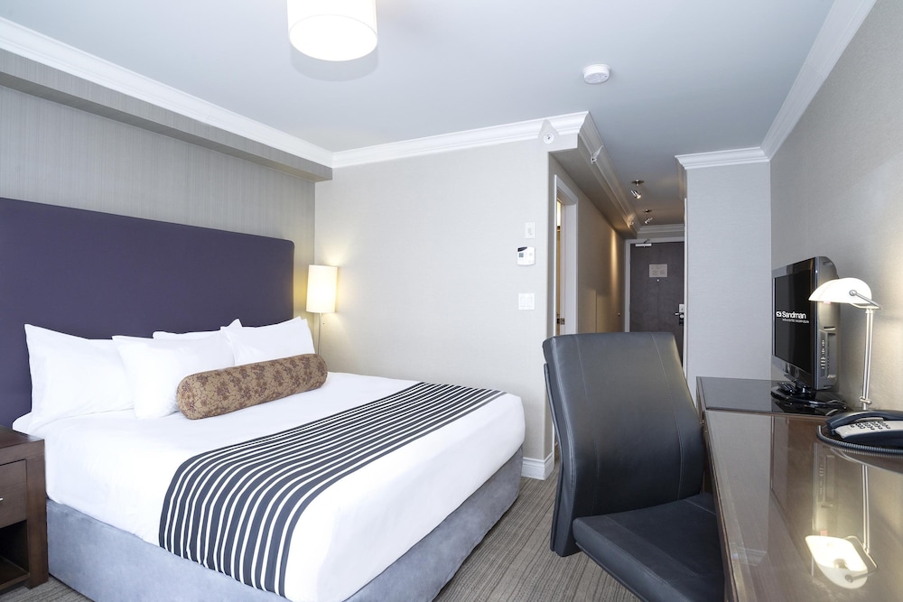 Sandman Hotel & Suites Calgary South 12/65
