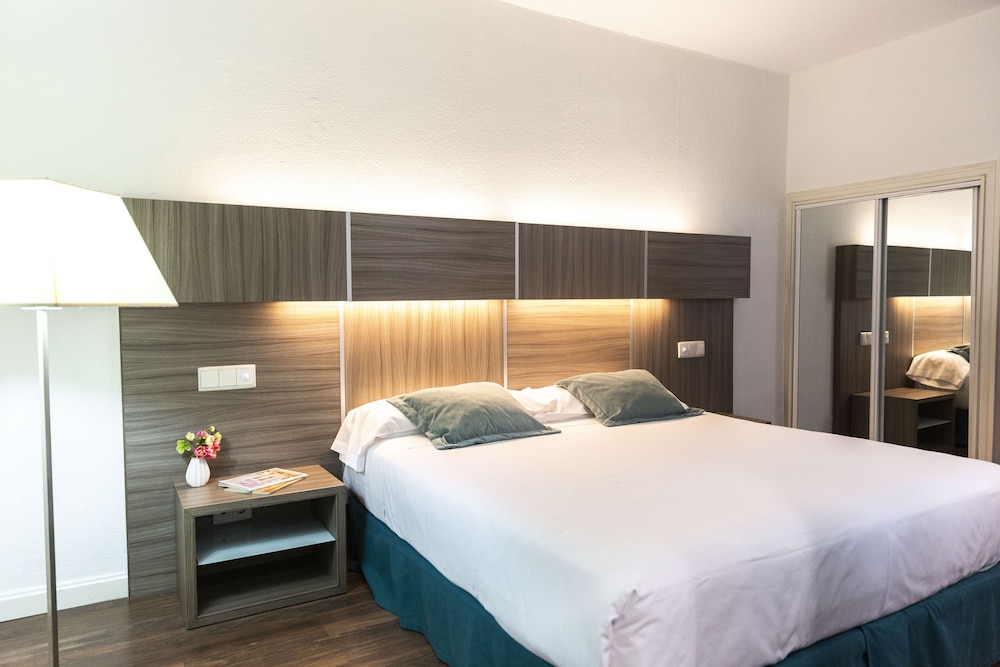 Hotel Aa Serrano By Silken 8/52