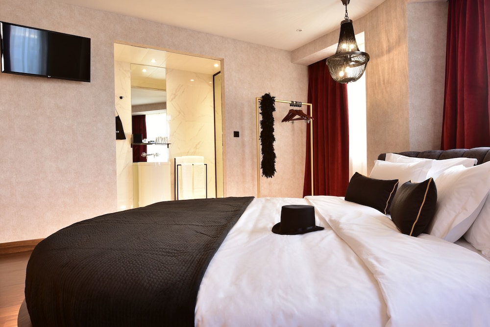 Maxime Hotel 11/69