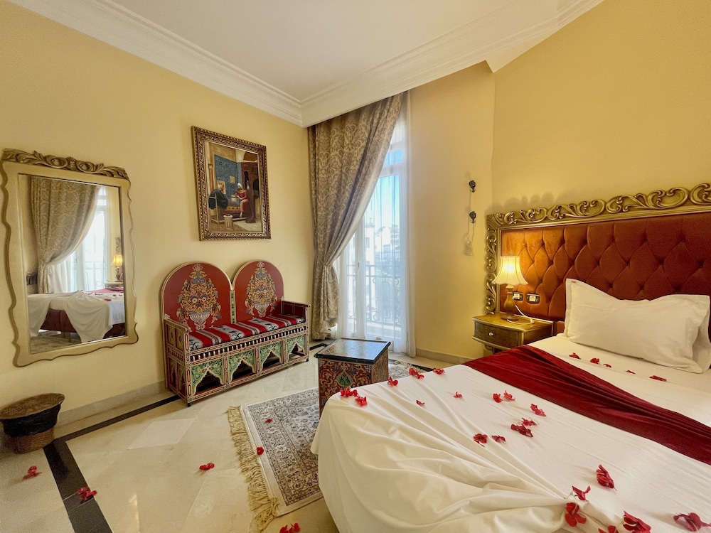 ROOM, TWIN BEDS