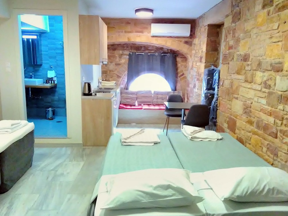 Chios City Inn 23/48