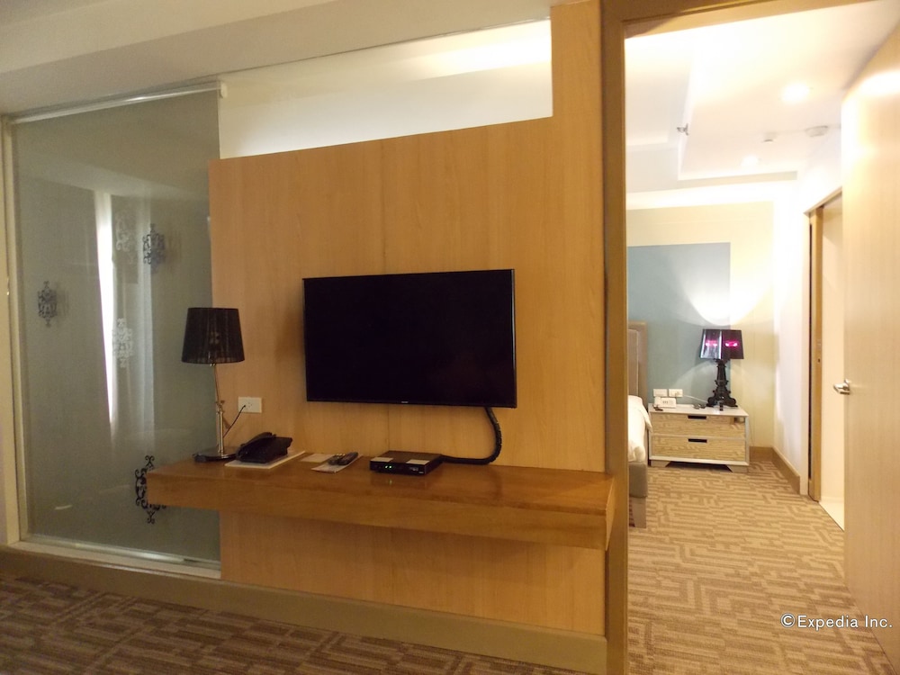 L'Fisher Hotel 40/50