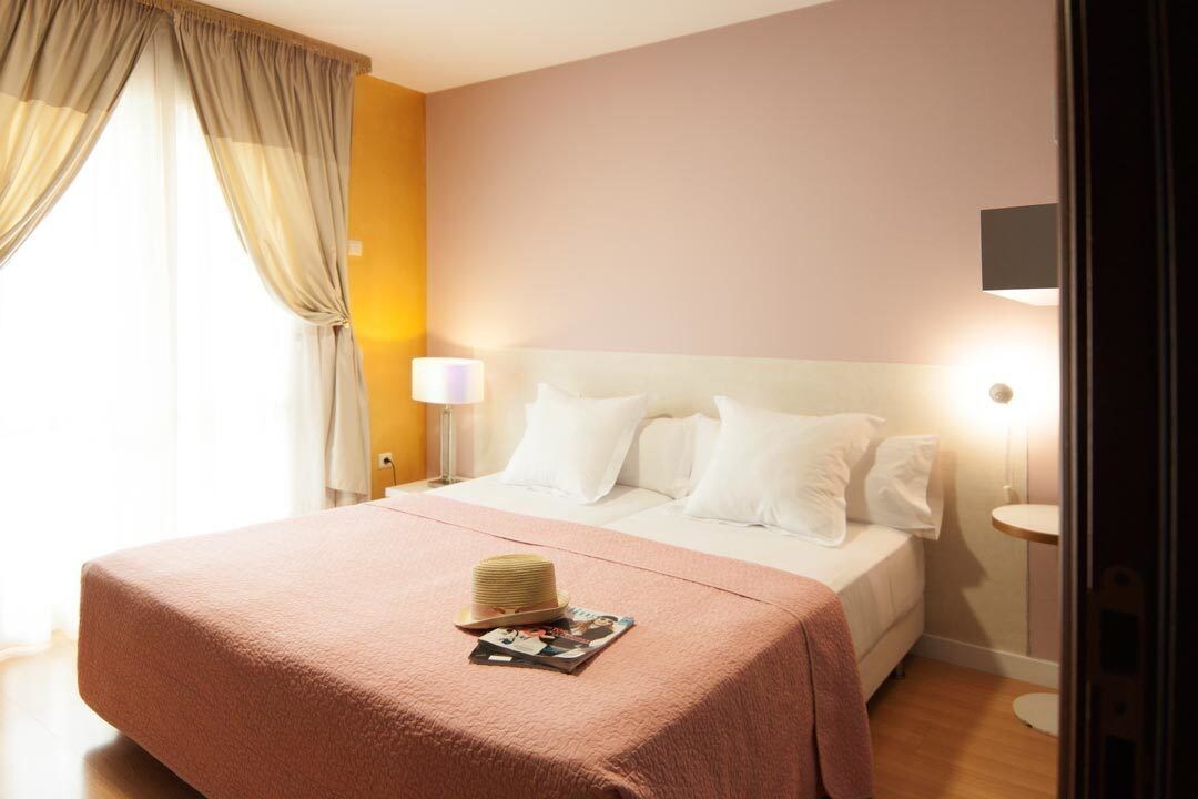 غرفة بسرير مزدوج بشرفة، Villa Lorena Malaga 5/10