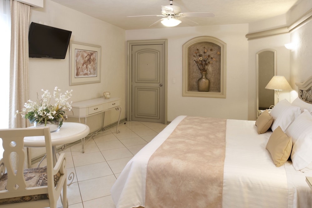 HOTEL AND SUITES QUINTA MAGNA 14/34