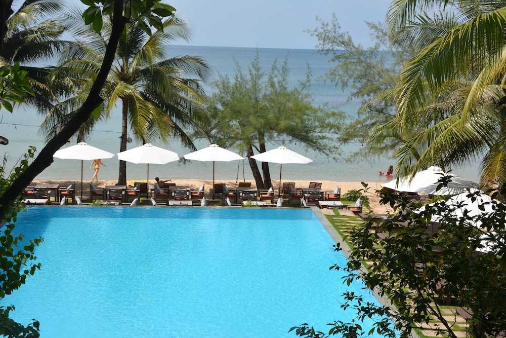 Ancarine Beach Resort 8/72