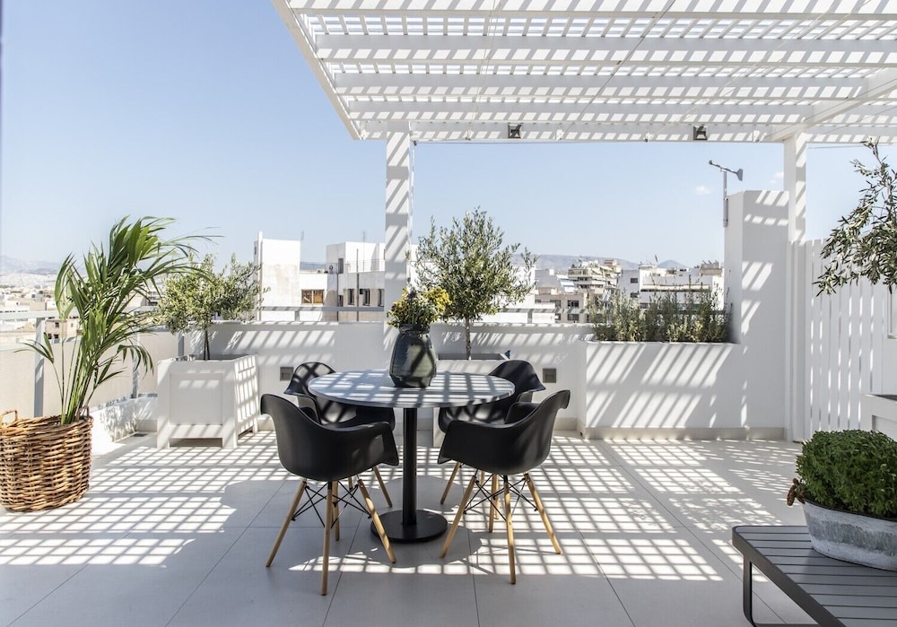 Gallery Suites and Residences 40/43