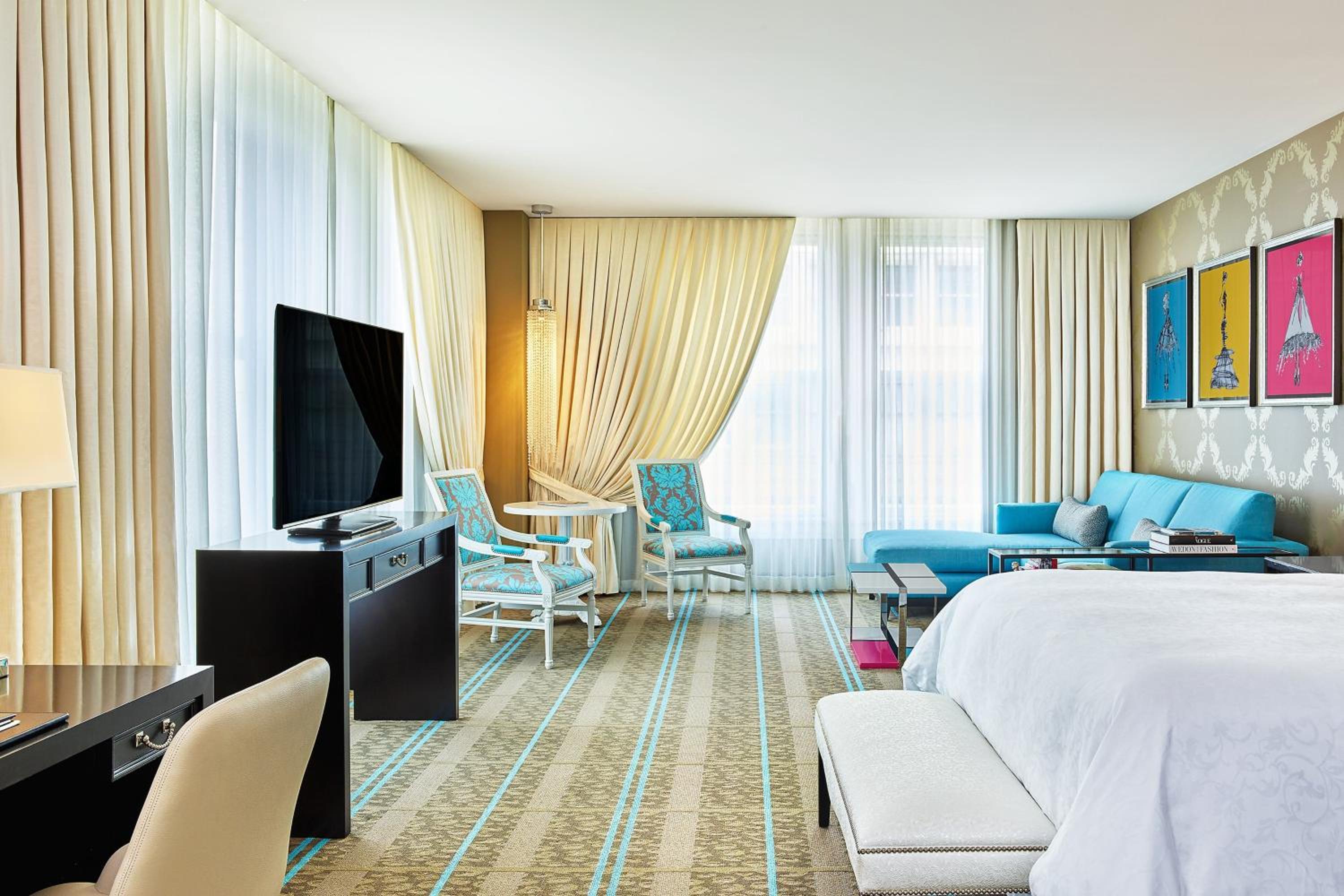 Studio, Suite, King Bed, City View, Corner