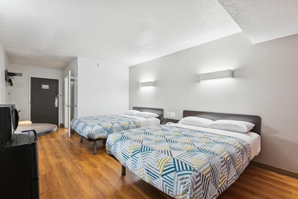 غرفة ديلوكس بسريرين مزدوجين، Motel6 Piscataway, NJ 6/10