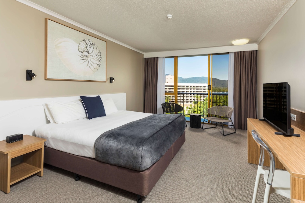 Pacific Hotel Cairns 22/72