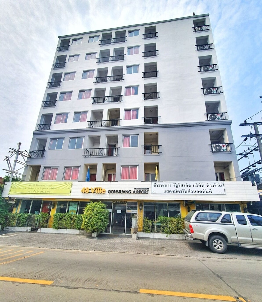 48 Ville Donmuang Airport 6/83