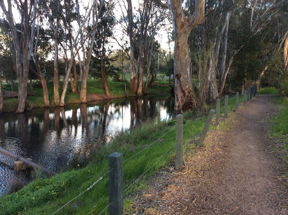 Greenways Holiday Units 13/22