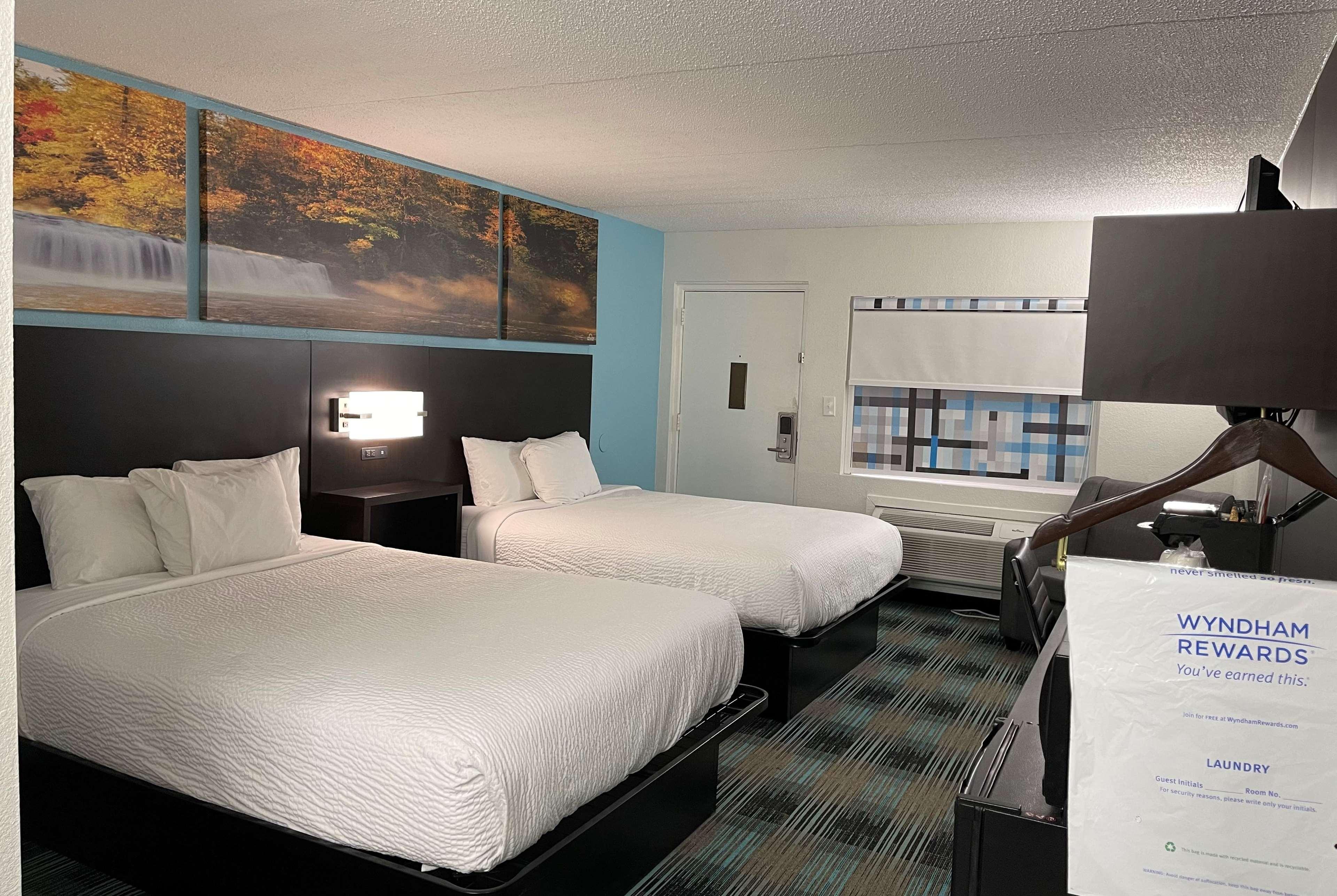 Days Inn by Wyndham Calhoun GA I-75 and US-41 7/28