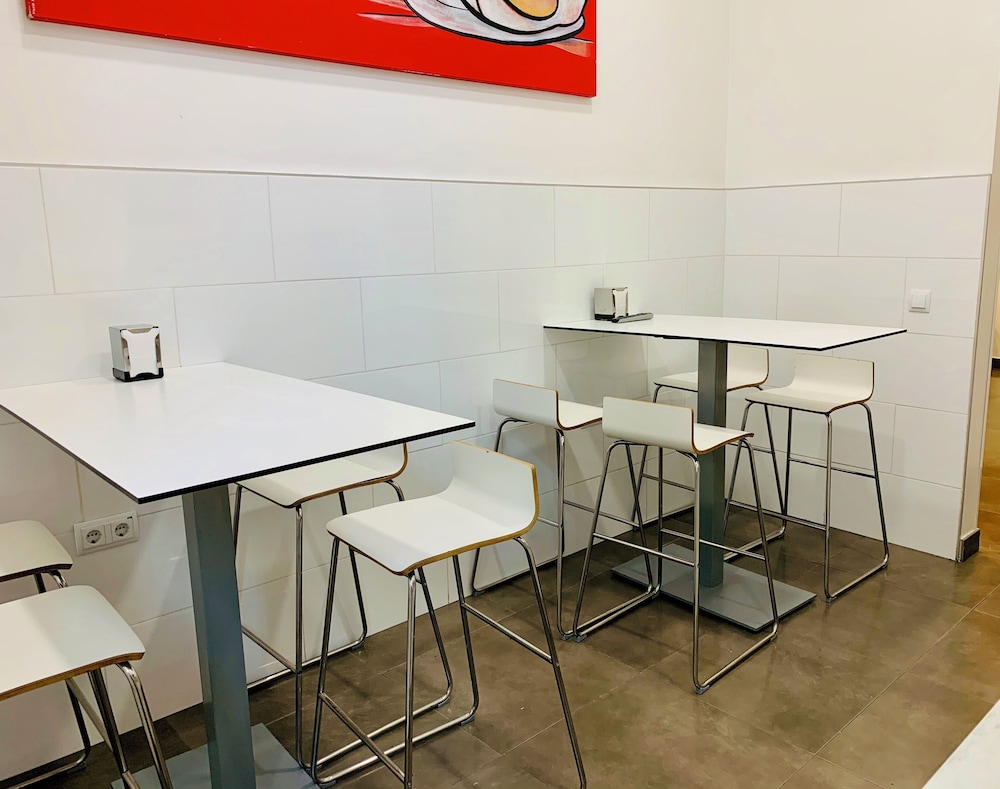 Hip Karma Hostel Shared Rooms 32/50