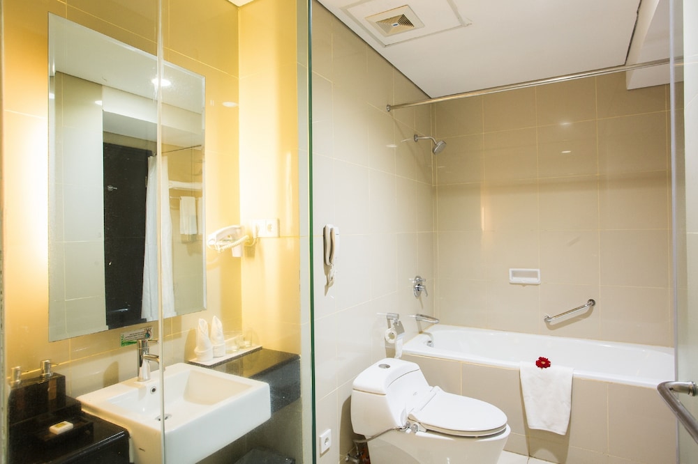 The Royale Krakatau Hotel 47/50