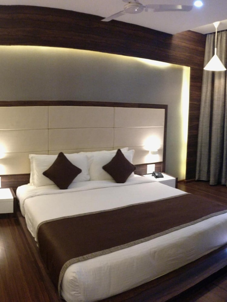Club Mahindra Dwarka 8/29
