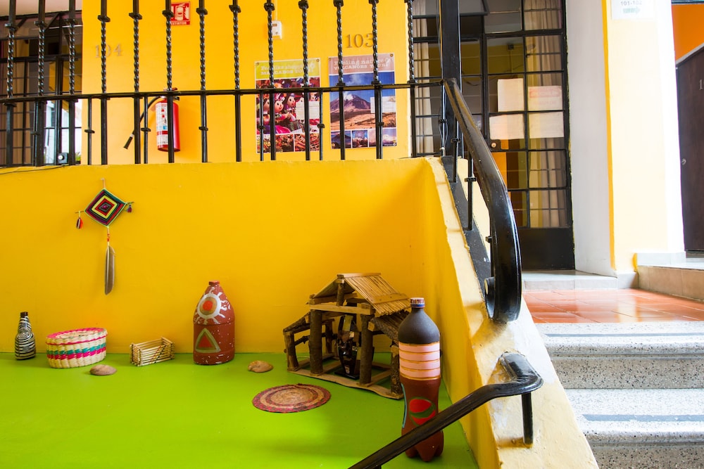 Amigo Suites Hotel 39/43
