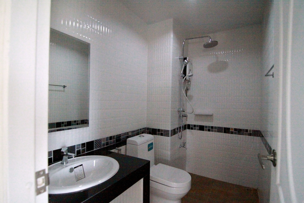 Ttt Hotel 9/48