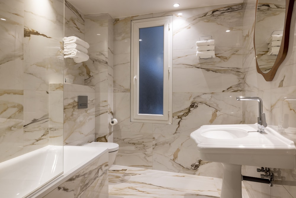 غرفة سوبيريور ثلاثية بسرير مزدوج وسرير فردي، HOTEL MICHELET ODEON 6/6