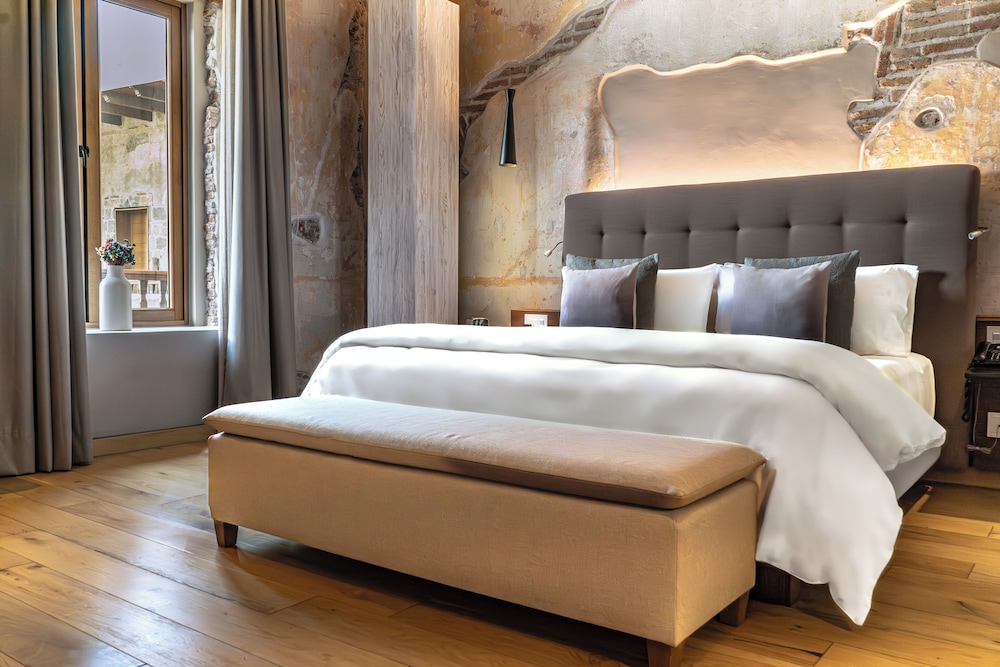 Deluxe, King Bed, Courtyard View
