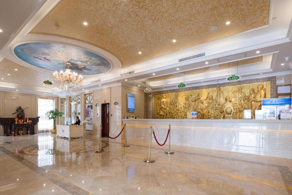 Vienna Hotel (Guangzhou Baiyun University Jinyuan Plaza) 7/54