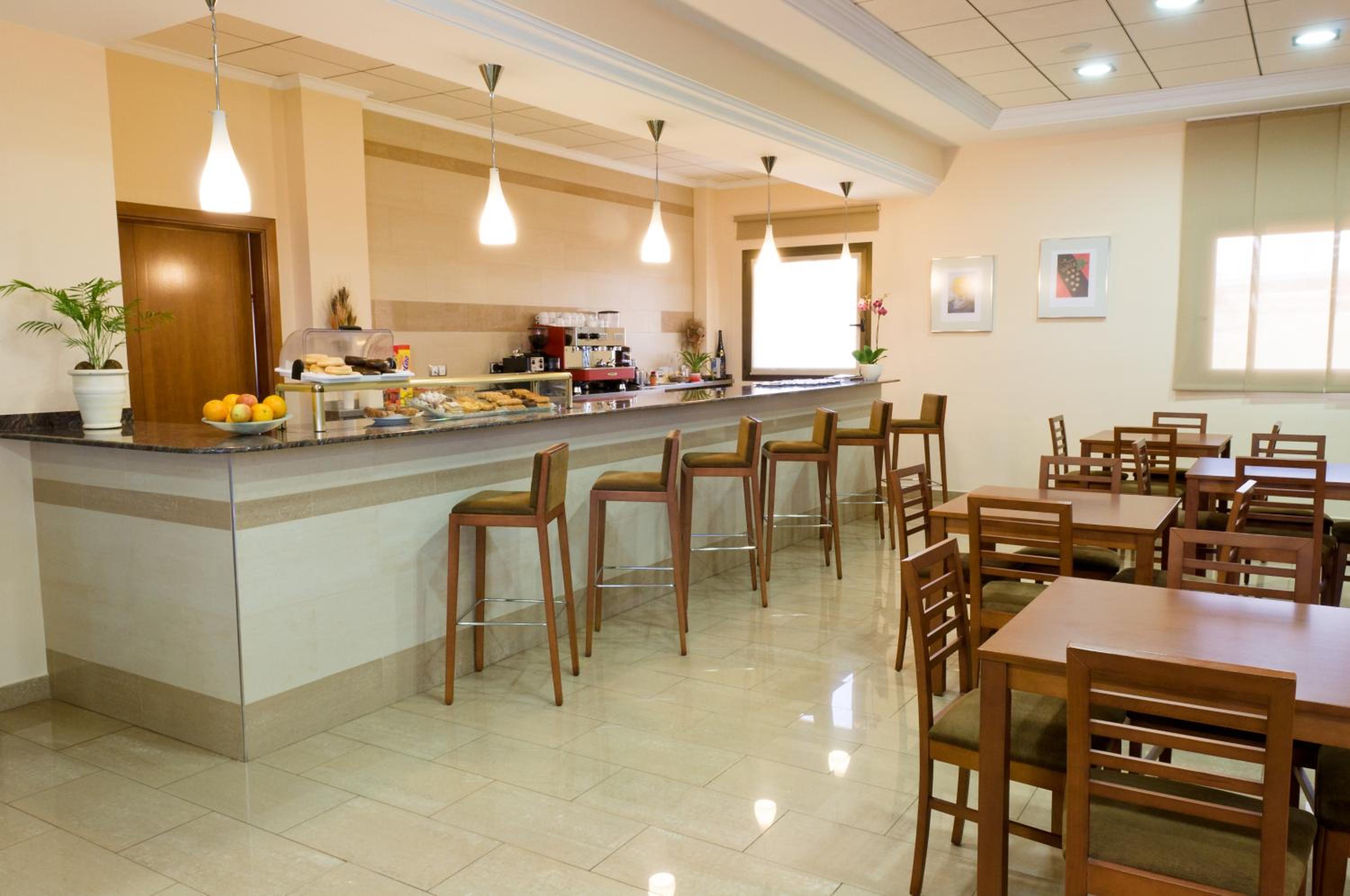 COMPLEJO HOSTELERO TORRIJOS 23/29