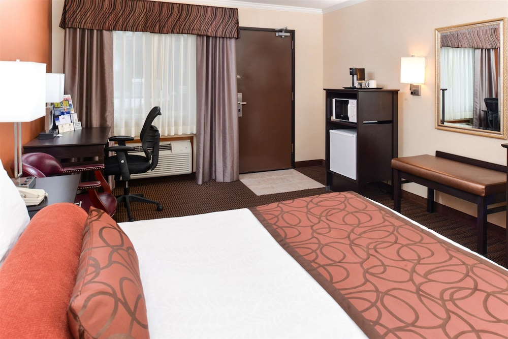 Best Western Plus Landmark Inn 17/34