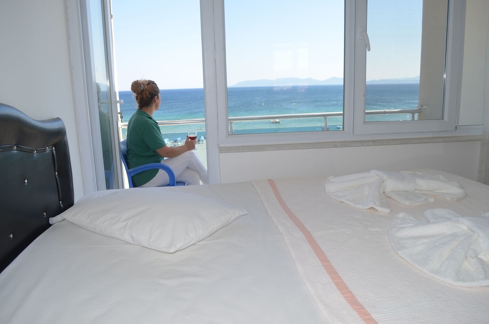 STANDARD, DOUBLE BED, SEA VIEW