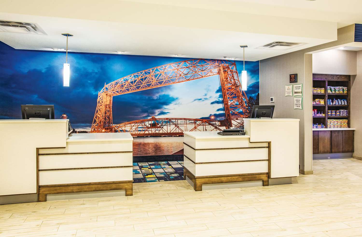 La Quinta Inn & Suites by Wyndham Duluth 4/21