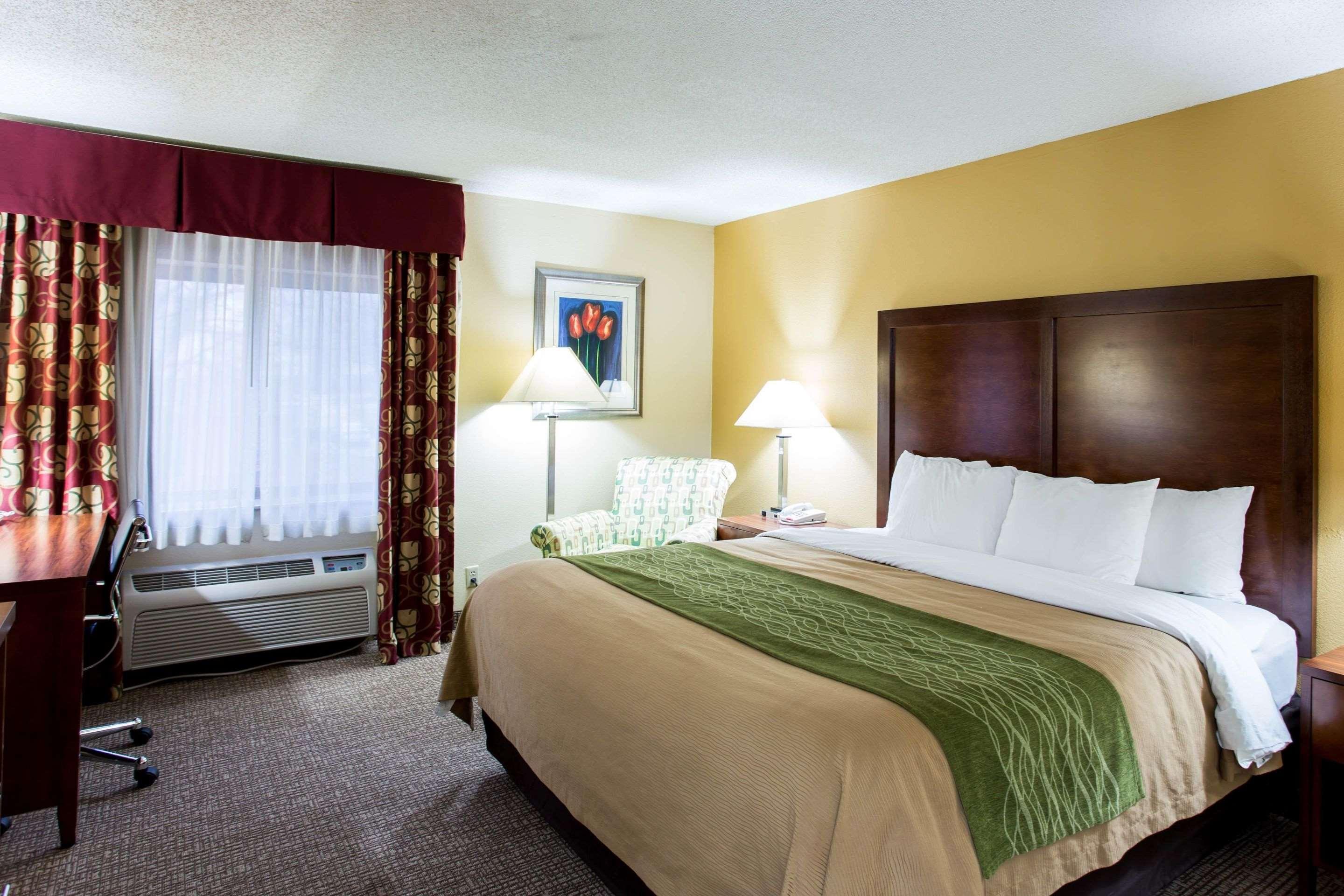 ROOM, KING BED