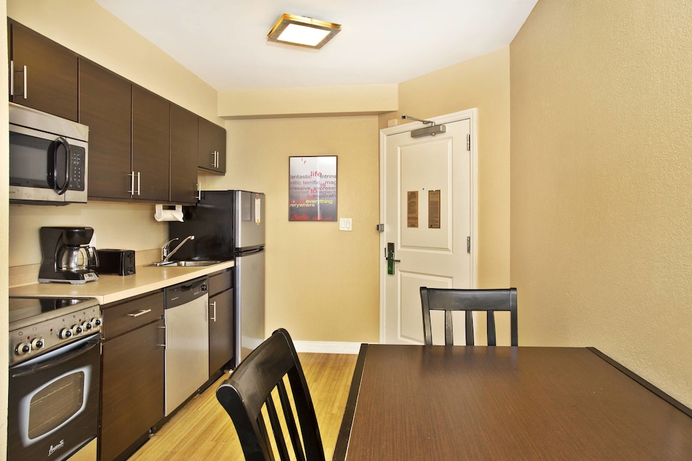 TownePlace Suites Republic Airport Long Island/Farmingdale 34/37