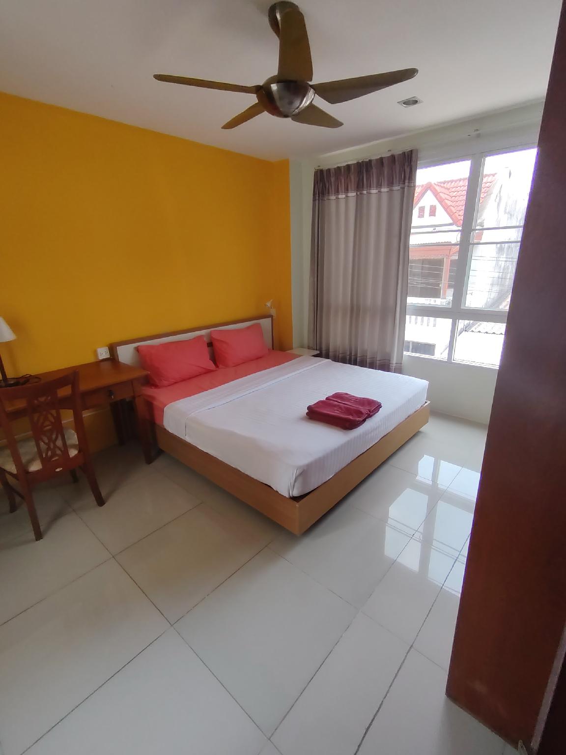 2 Rooms, Suite