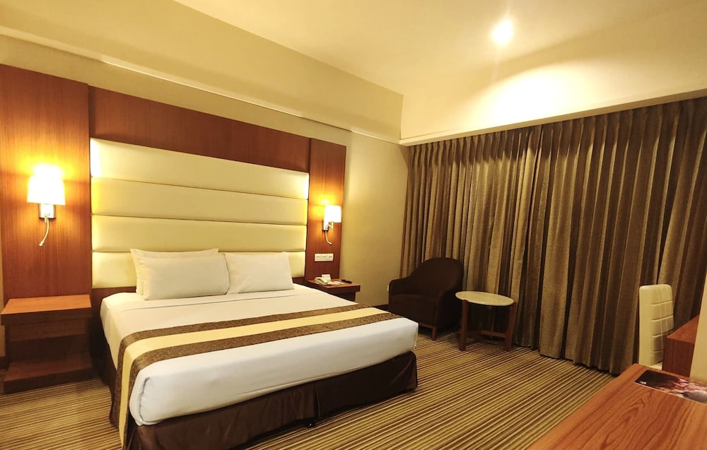 Pearl View Hotel 12/50