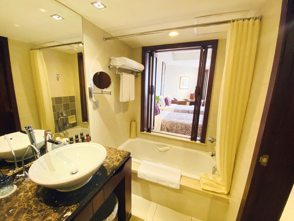 Baolong Hotel Shanghai 43/46