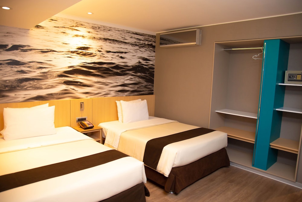 ROOM, TWIN BEDS